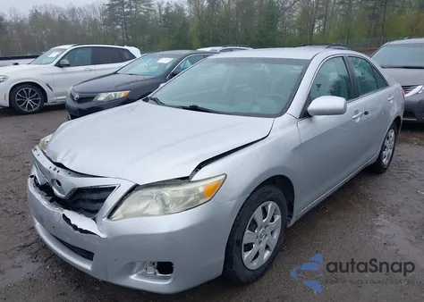 2011 Toyota Camry z USA, uszkodzony, nr VIN 4T1BF3EK3BU676288